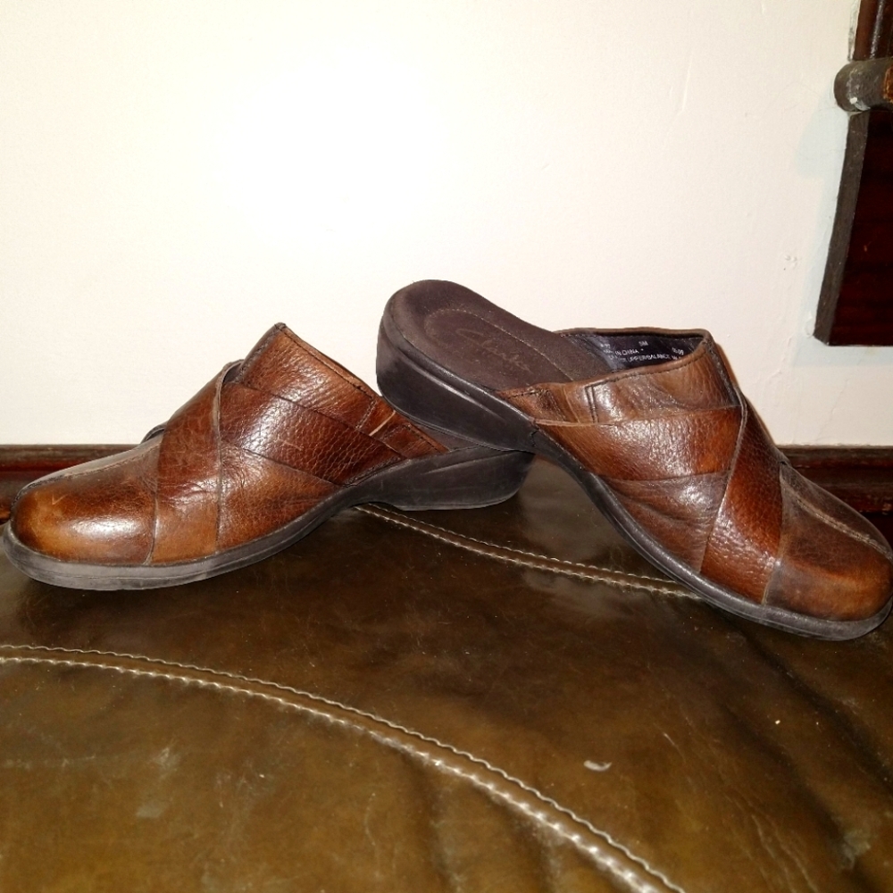 Clarks brown leather clogs
